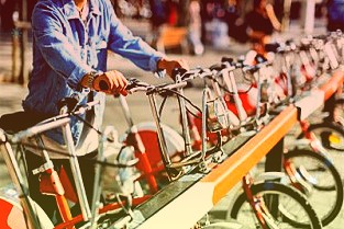 消息称国内AI初创公司MiniMax融资超2.5亿美元，投资者包括腾讯关